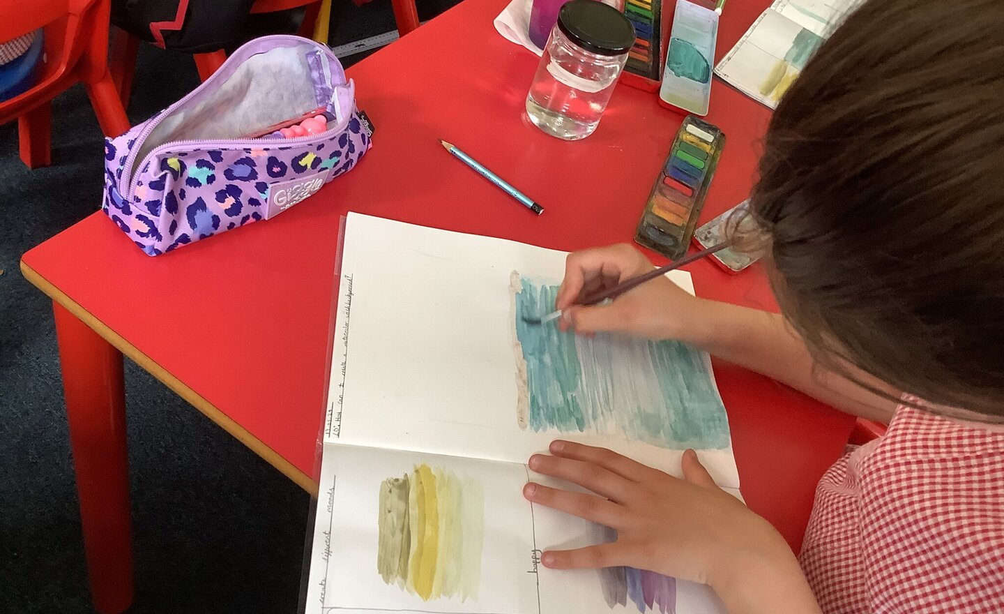 Image of How can you create a watercolour wash background?