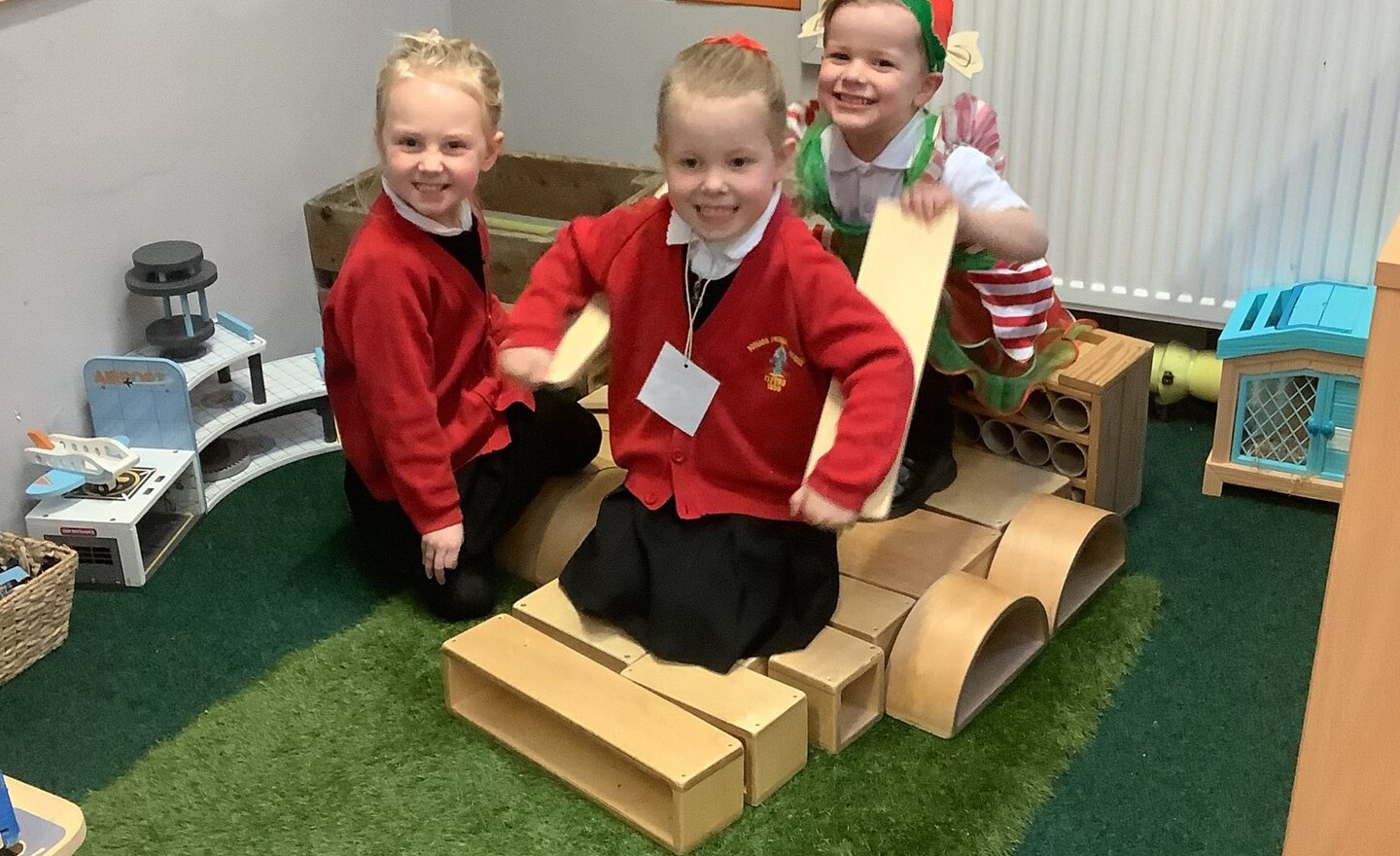 Image of Class 1 sleigh building and Christmas fun