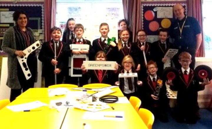 Image of Primary school children build electric racing cars with help from WMG Warwick 
