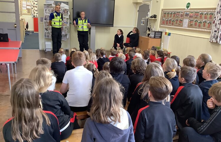 Image of PCSO visit to talk about FireWorks and Bonfire Night Safety