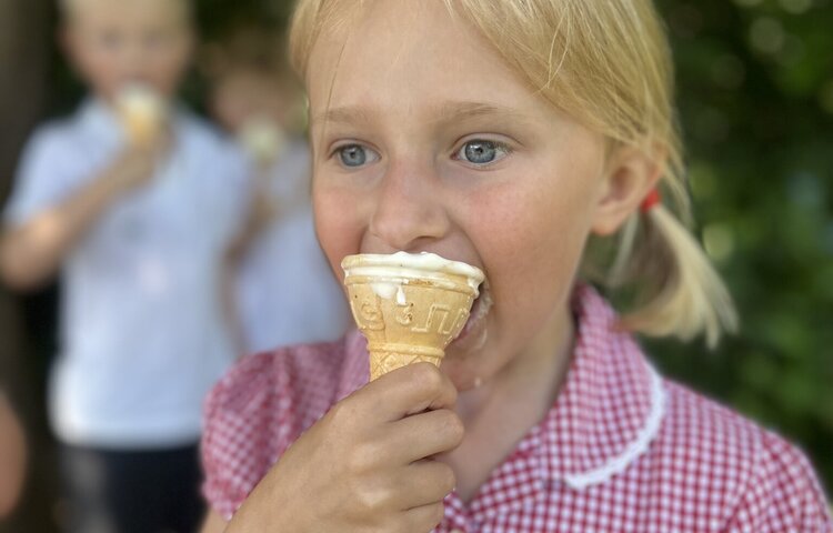 Image of Ice creams in the sun 