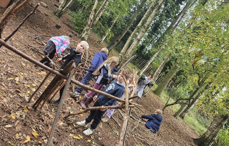 Image of Den building 