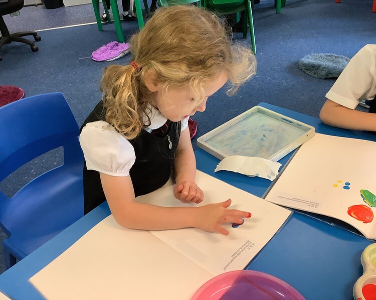 Image of Class 2 colour mixing (2)