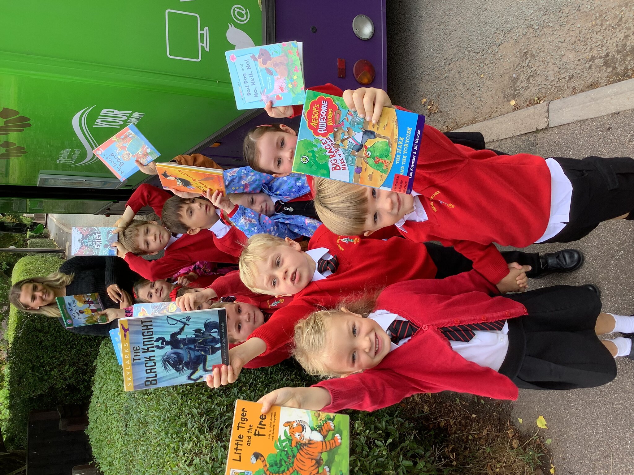 Image of Year 1 visit the library bus