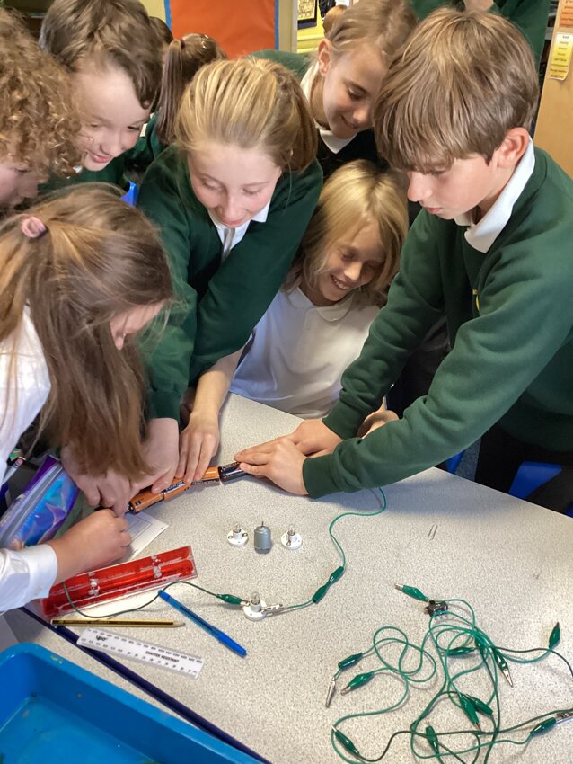 Image of Science - Investigating Circuits