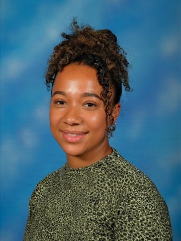 Mrs Krissinda Johnson