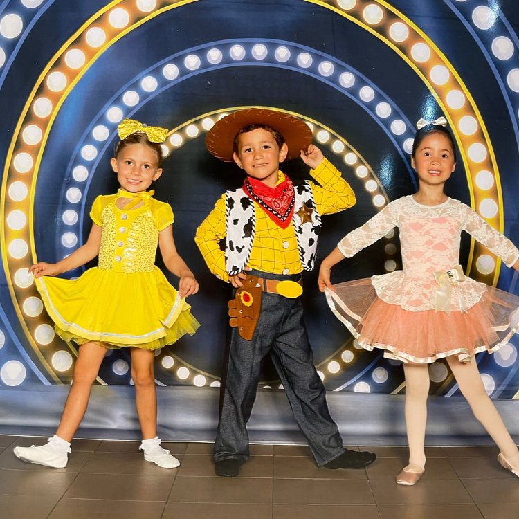 Image of KGS pupils perform at The Opera House