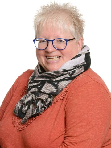 Mrs Jackie Locke