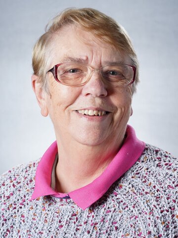 Mrs Linda Williams