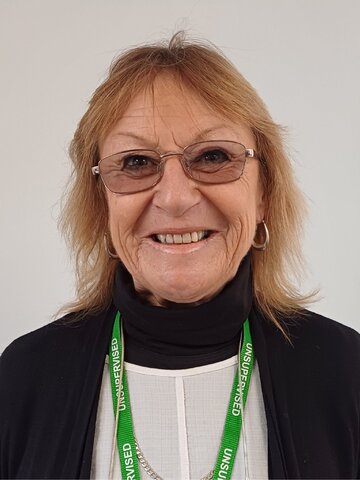 Mrs Mandy Oliver 