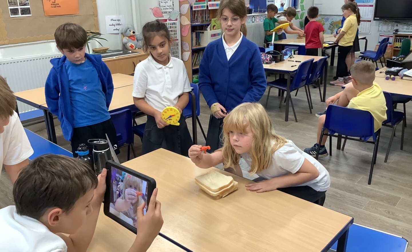 Image of Science - Willow discover fossils!