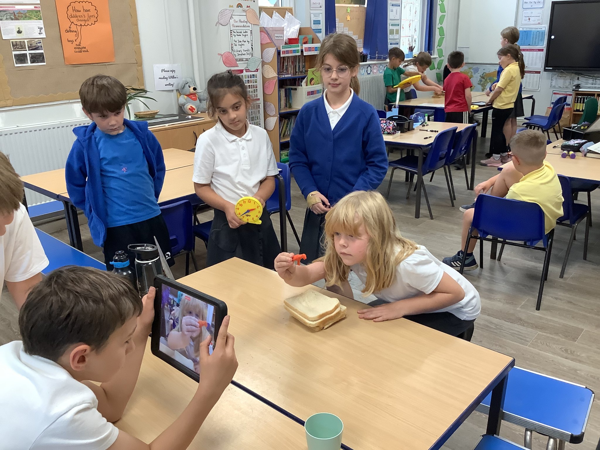 Image of Science - Willow discover fossils!