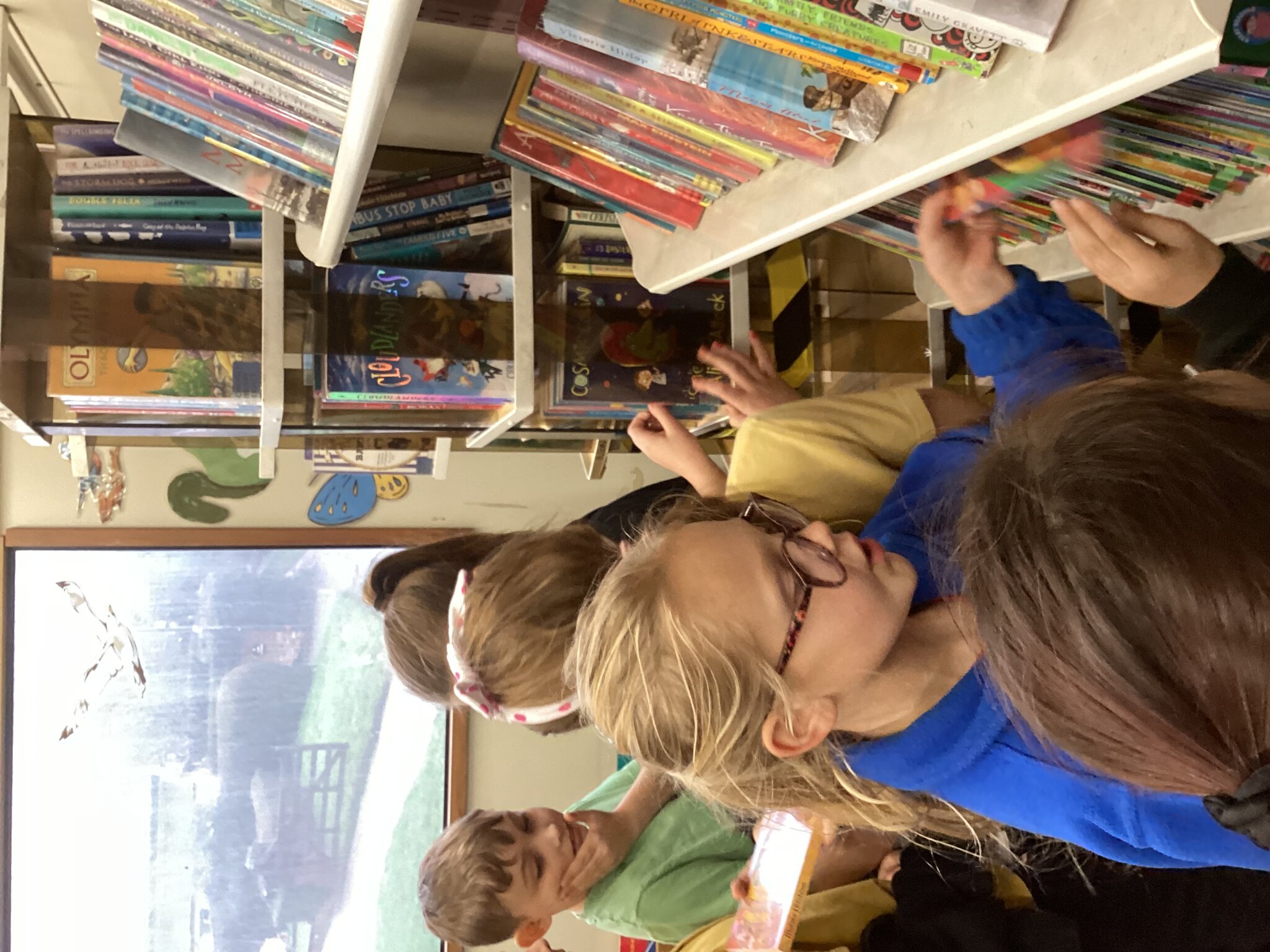Image of Maple Class Visits the Library Bus