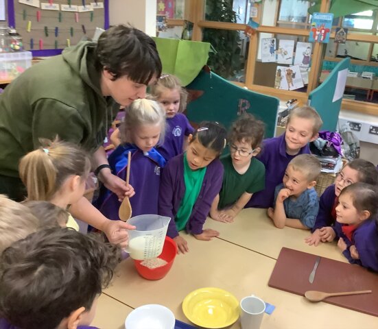 Image of Y1 Porridge Making