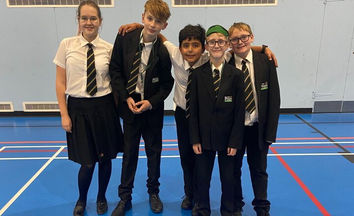 Image of Blindfold relay house competition