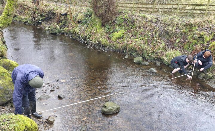 Image of Year 11 GCSE Pupils Venture Over To Wycoller for Field Work Studies
