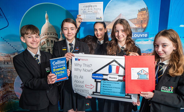 Image of Pupils learn a language with 3 pillars and a pizza box
