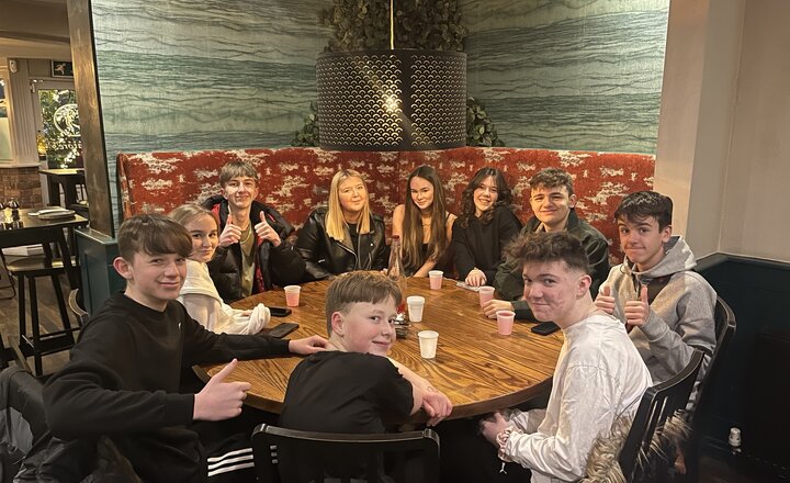 Image of Legally Blonde cast rewarded with visit to local restaurant