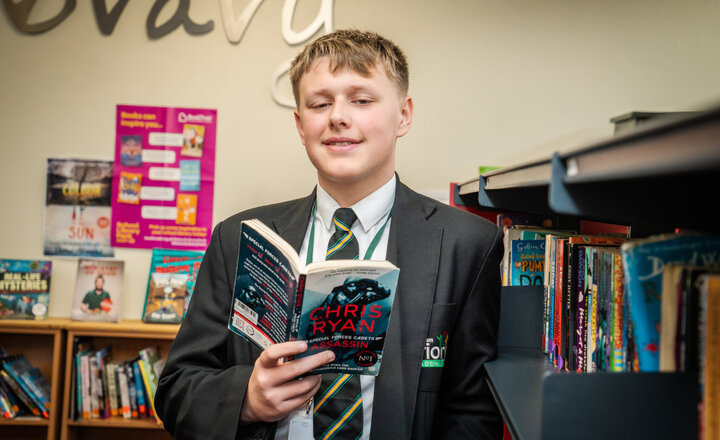 Image of Mrs Gidden's cool reader's club - Lewis