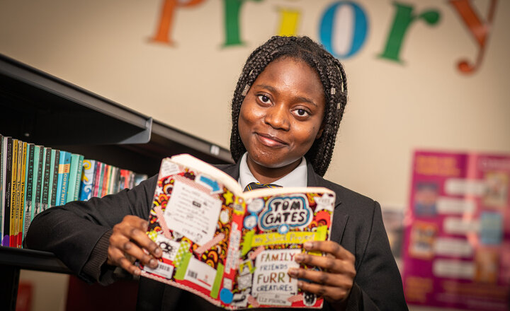 Image of Mrs Gidden's cool reader's club - Favour