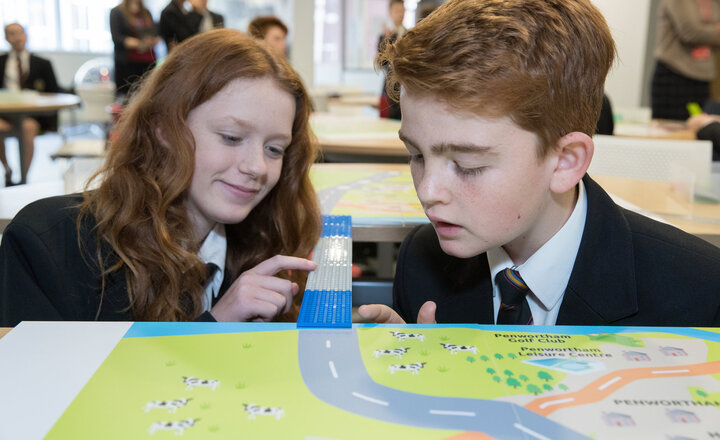 Image of Year 8 pupils bridge the gap in STEM lesson