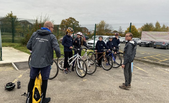Image of Year 7 and 8 pupils take up advance cycling course
