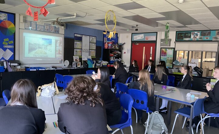 Image of Year 10 & Year 7 artists experience workshop with The Courtaulds