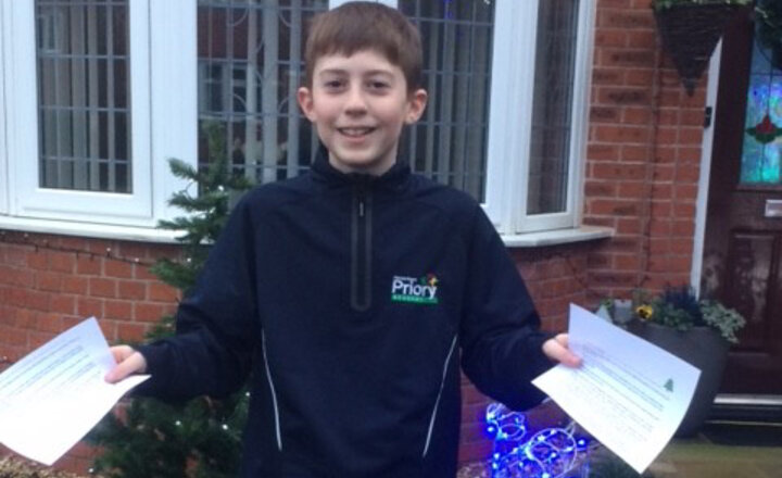 Image of Leon becomes quizmaster for fact fundraiser