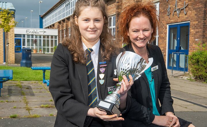 Image of Award pays tribute to former pupil
