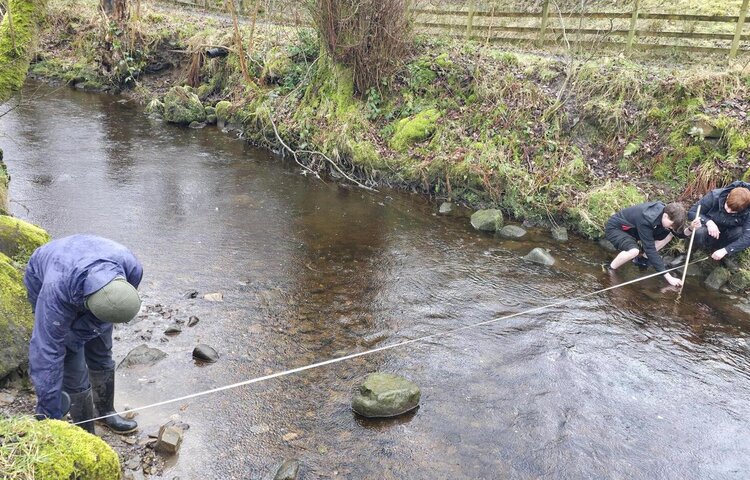 Image of Year 11 GCSE Pupils Venture Over To Wycoller for Field Work Studies