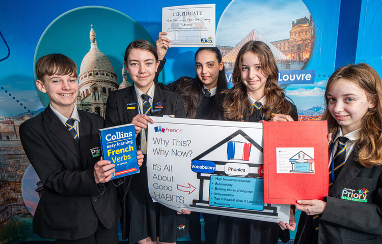 Image of Pupils learn a language with 3 pillars and a pizza box