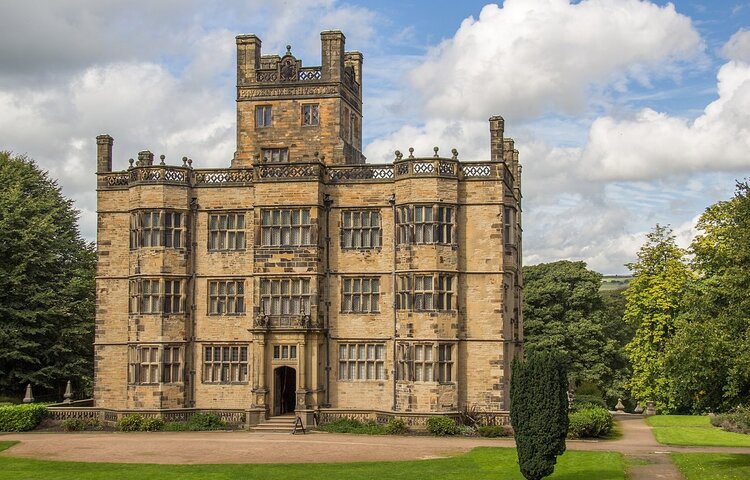 Image of Year 11 History go back in time at Gawthorpe Hall trip