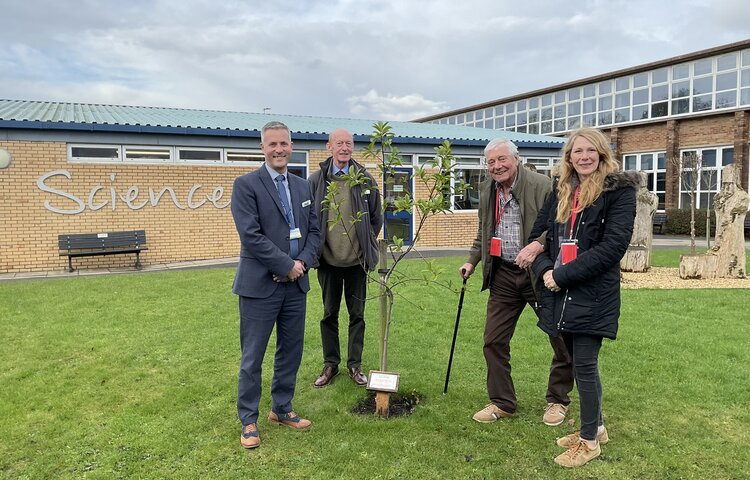 Image of Alumni: Mrs Wragg memorial and family visit