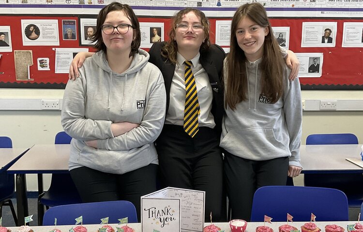 Image of Year 11 girls bake farewell cakes for staff