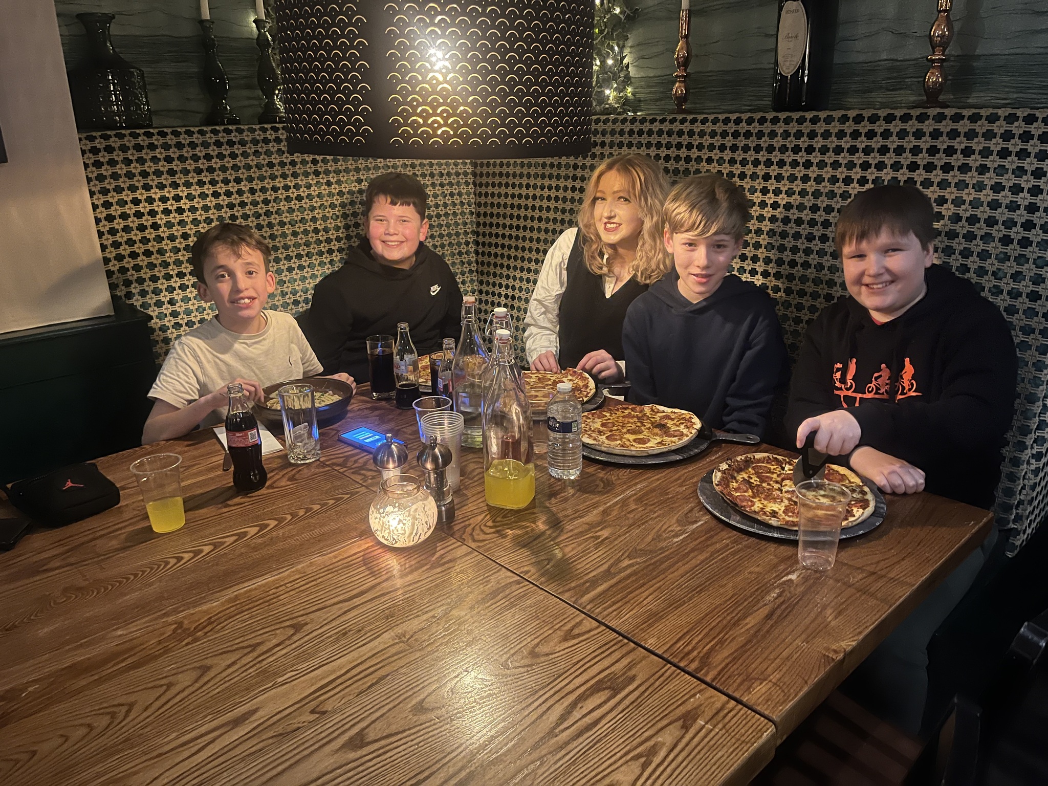 Image of Cast of ‘Annie’ Rewarded With Restaurant Treat