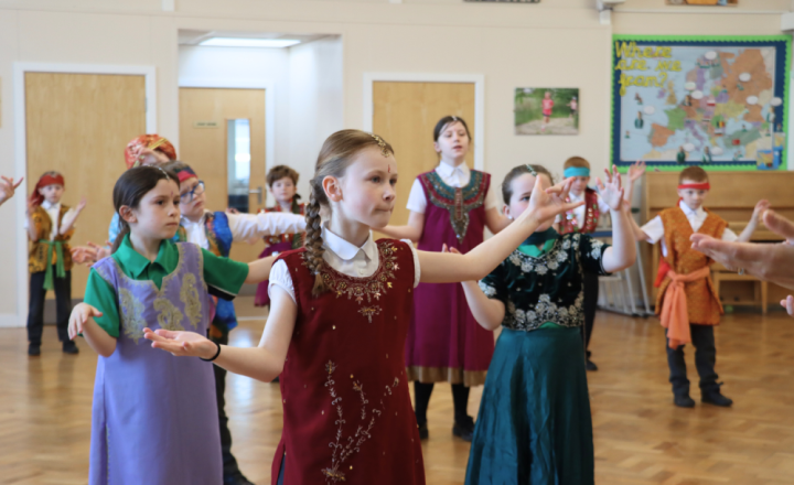 Image of Pupils enjoy The Indian Experience