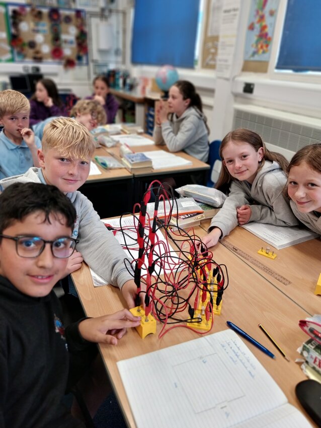 Image of Year 6 Electrical circuits