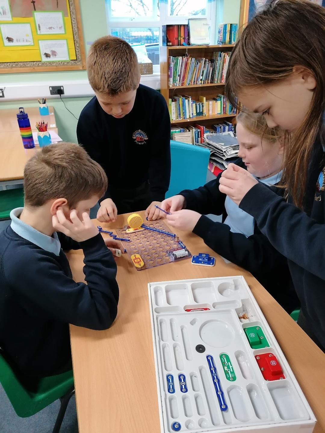 Image of Investigating electrical conductors and insulators 