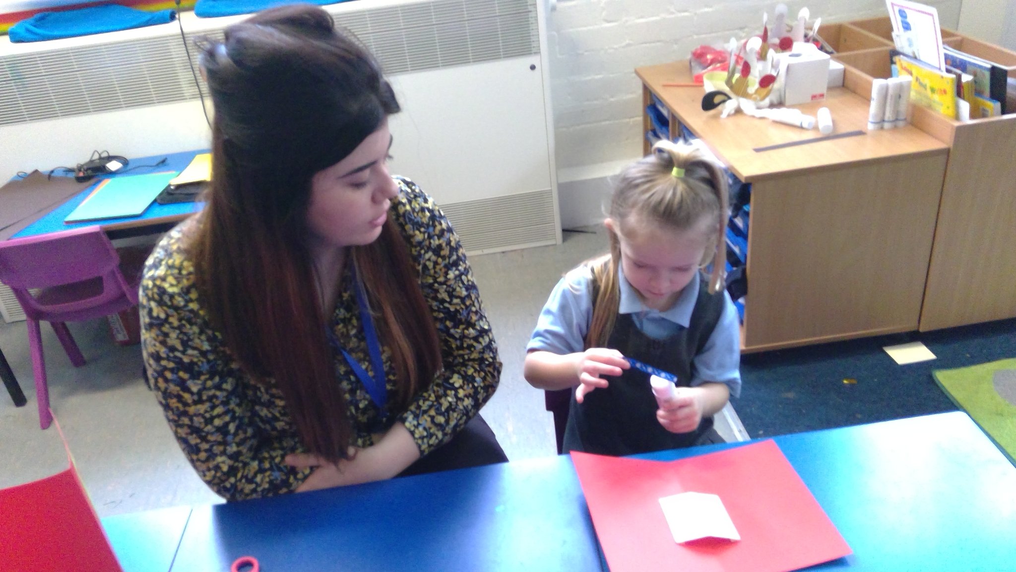 Image of Year 1 making Christmas cards 2018