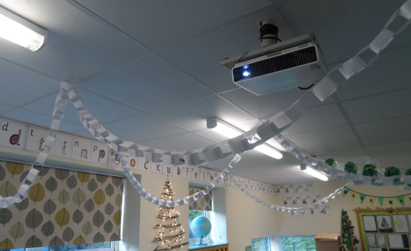 Image of Paper Chain Team Building