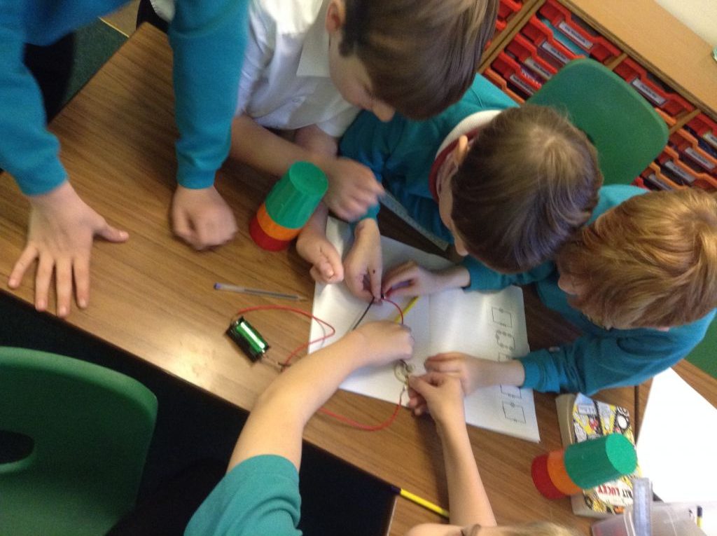 Image of Building electrical circuits