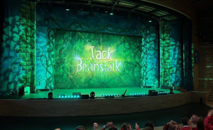 Image of A GIANT Day Out at the Jack and the Beanstalk Pantomime! 