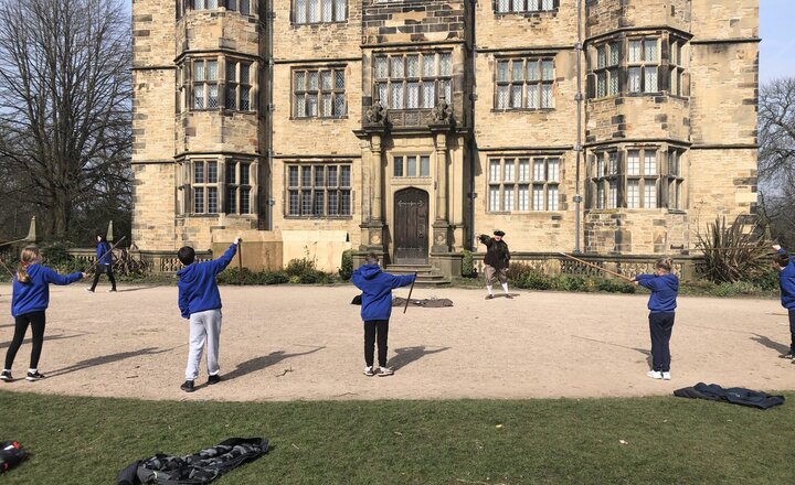 Image of Year 5/6 Gawthorpe Hall Visit