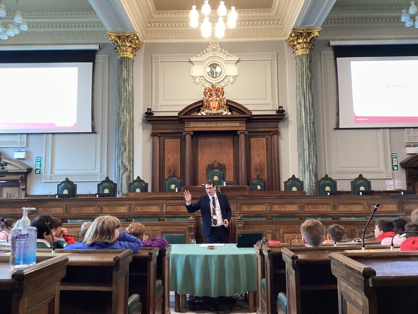 Image of Y6 visit to County Hall