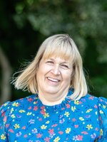 Julie Barr