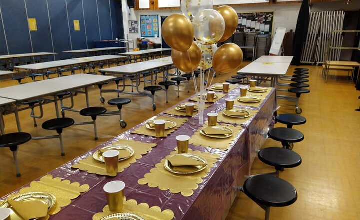 Image of Golden table winners in the lunch hall