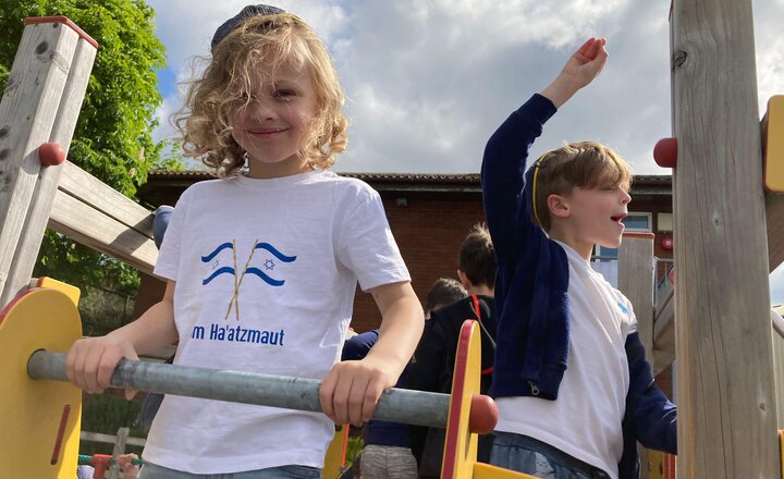 Image of School is blue and white for Yom Ha'atzmaut