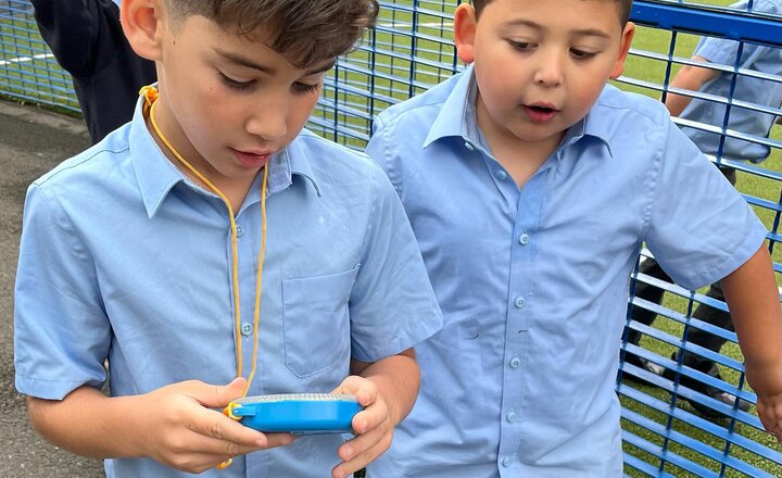 Image of Year 2 navigate around campus in Geography