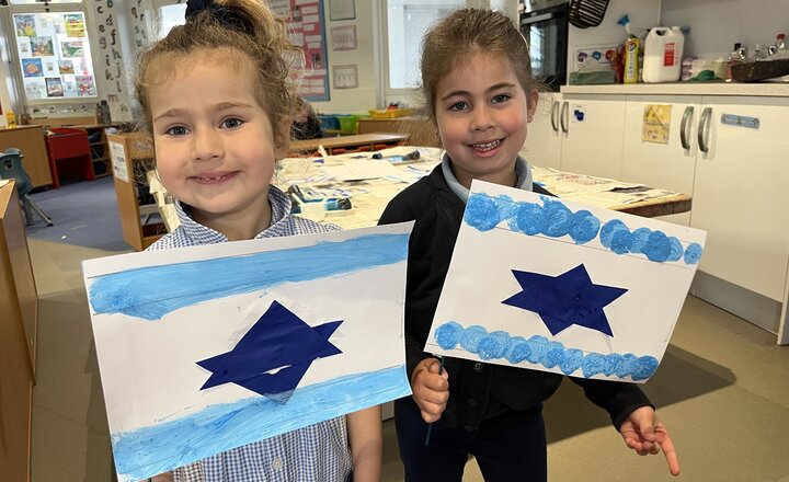 Image of Nursery prepare flags for Yom Ha'atzmaut 
