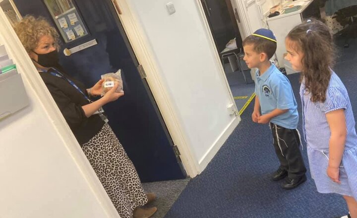 Image of Challah delivery for Mrs Lipshaw